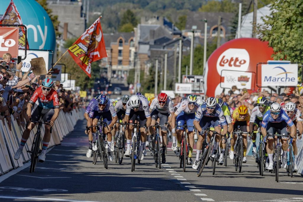 Arnaud De Lie sur une jambe sur la Famenne Ardenne Classic