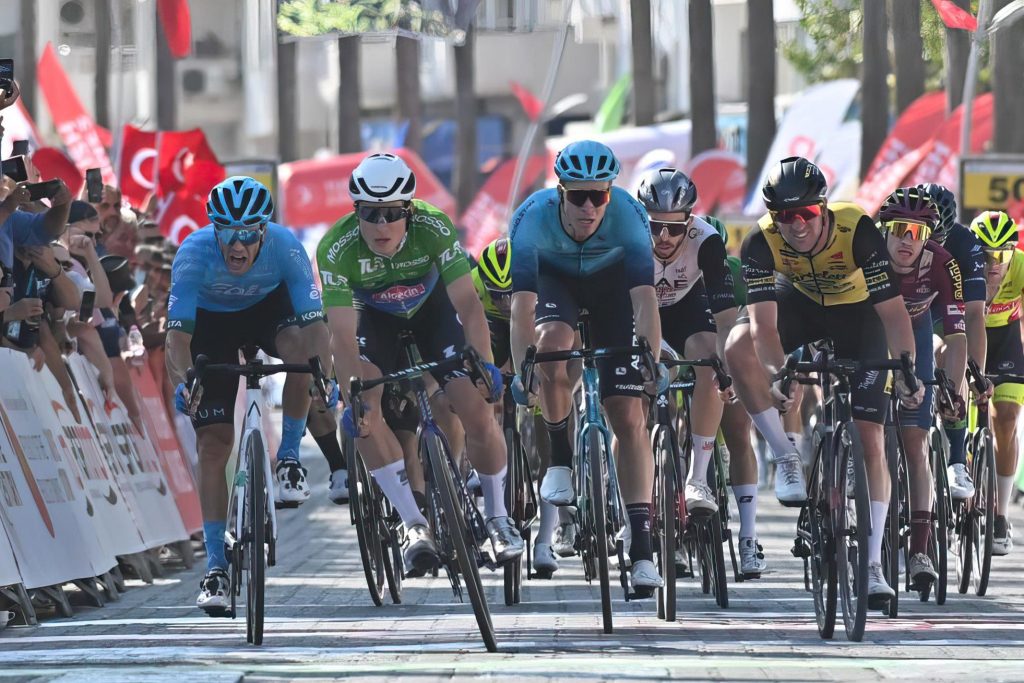 Jasper Philipsen pour le tripl&eacute; sur le Tour de Turquie