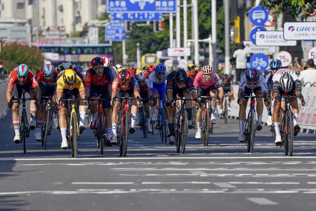 Olav Kooij double la mise, Milan Vader sacr&eacute; sur le Tour du Guangxi