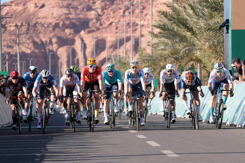 Casper van Uden &agrave; la photofinish sur la 1e &eacute;tape de l&rsquo;AlUla Tour 2024