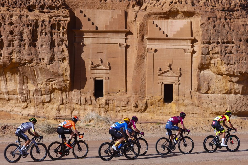 La liste des coureurs engag&eacute;s et les favoris &agrave; l&rsquo;AlUla Tour 2024