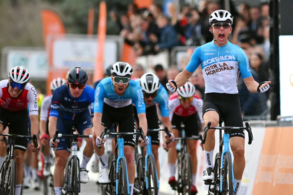 Beno&icirc;t Cosnefroy fait coup double sur le Tour des Alpes-Maritimes 2024