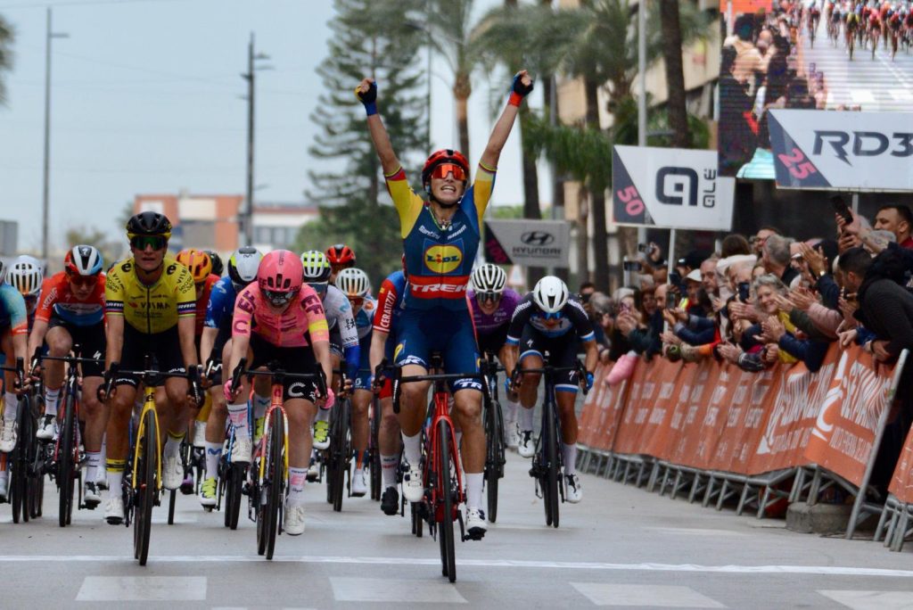 Elisa Balsamo au sprint sur la 1e &eacute;tape de la Setmana Ciclista Valenciana 2024