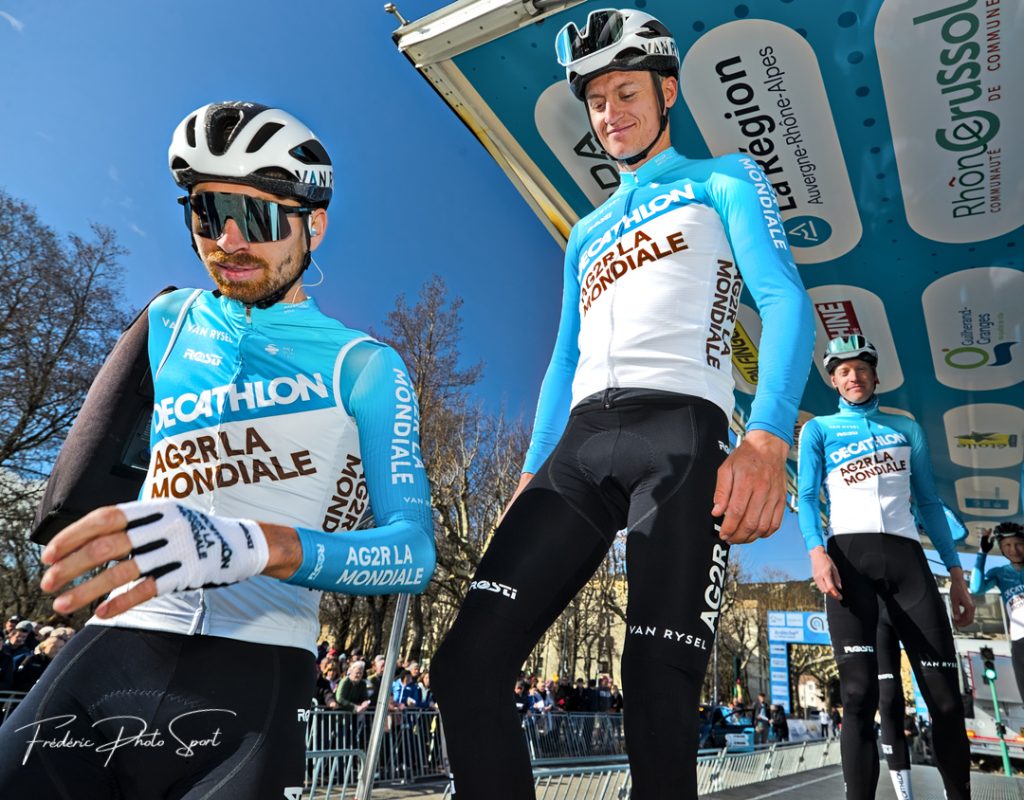 Les 7 coureurs de Decathlon AG2R La Mondiale pour Paris-Nice 2024