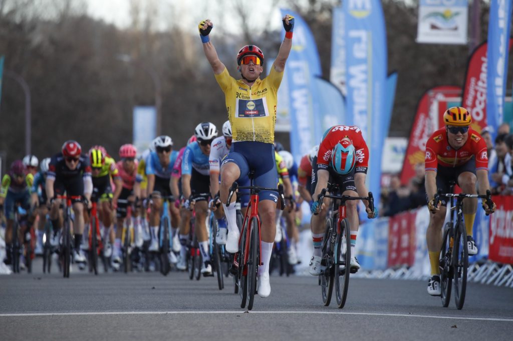 Mads Pedersen au sprint sur la 3e &eacute;tape de l&rsquo;&Eacute;toile de Bess&egrave;ges 2024