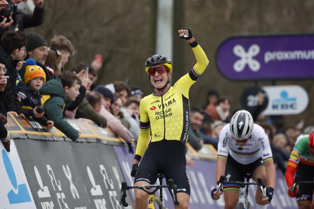 Marianne Vos bat Lotte Kopecky sur l&rsquo;Omloop Het Nieuwsblad 2024