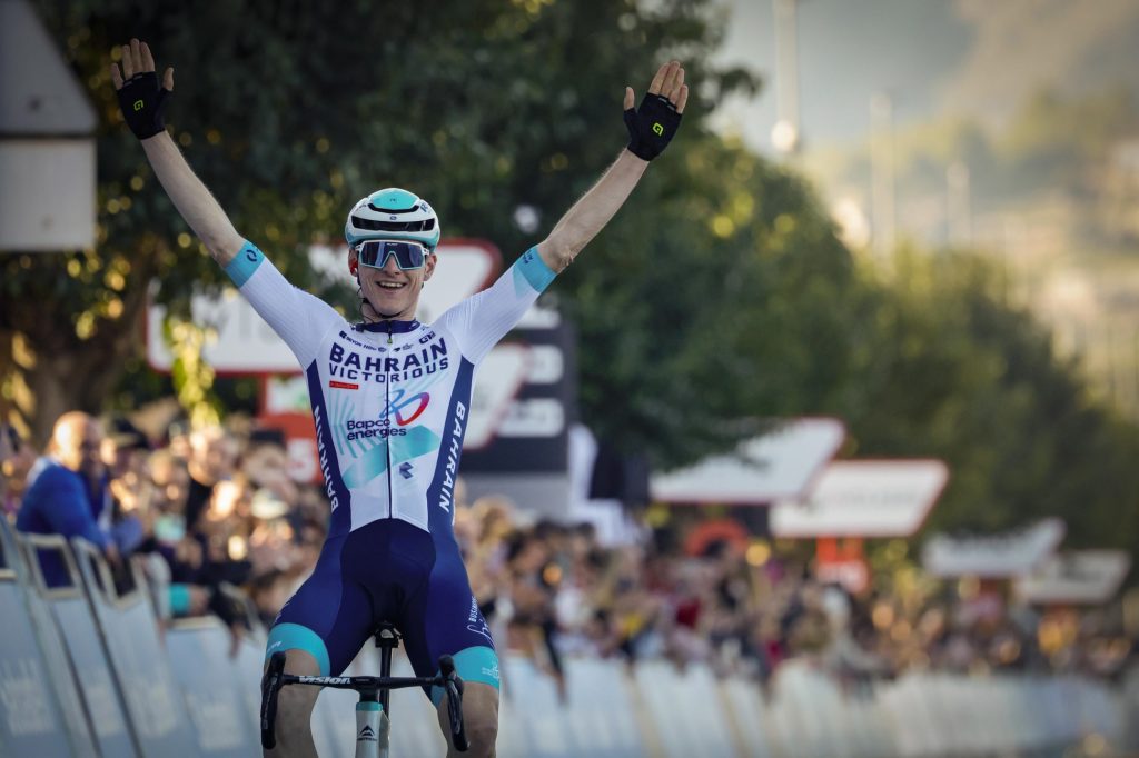 Matej Mohoric leader de la Bahrain Victorious sur l&rsquo;Omloop Het Nieuwsblad 2024