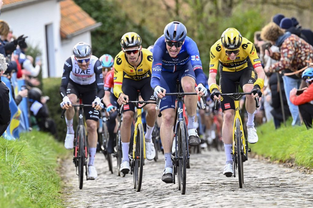 La liste des coureurs engag&eacute;s &agrave; l&rsquo;Omloop Het Nieuwsblad 2024