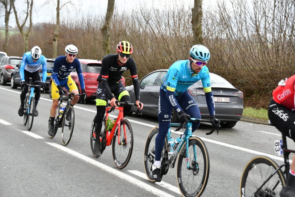 DIRECT : 9 coureurs en t&ecirc;te sur l&rsquo;Omloop Het Nieuwsblad 2024