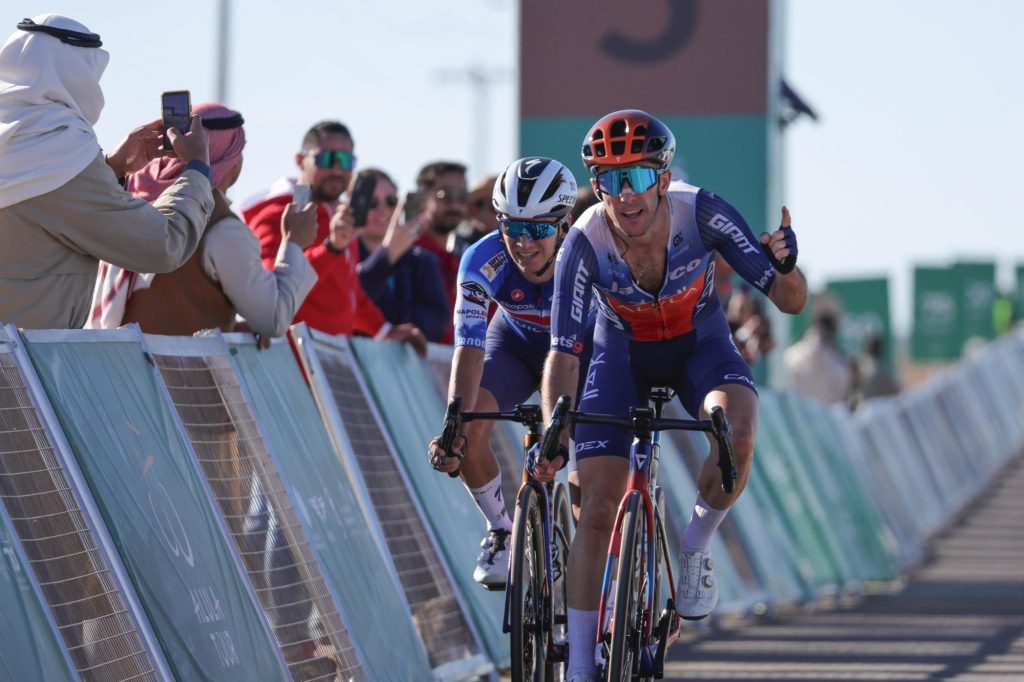 Simon Yates remporte l&rsquo;&eacute;tape reine et le g&eacute;n&eacute;ral de l&rsquo;AlUla Tour 2024