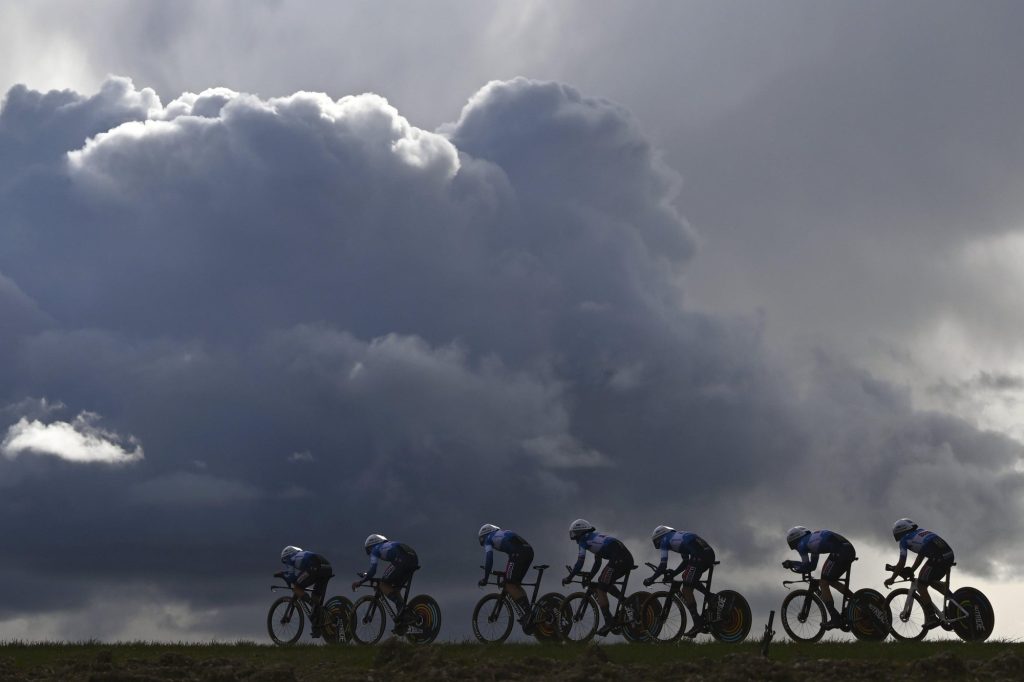 Le point sur les favoris de Paris-Nice apr&egrave;s le contre-la-montre par &eacute;quipes