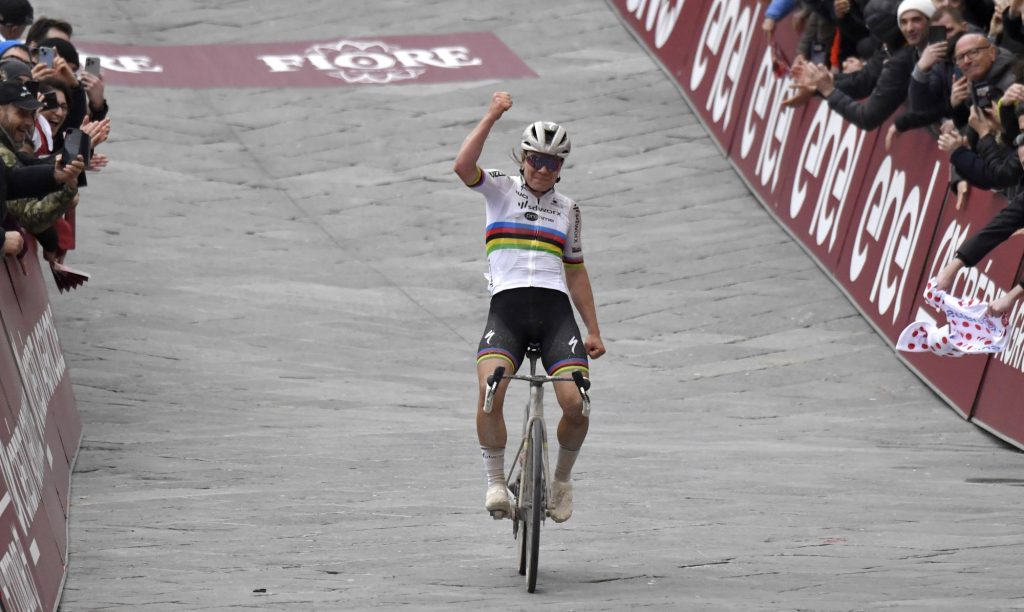 Lotte Kopecky triomphe sur les Strade Bianche 2024