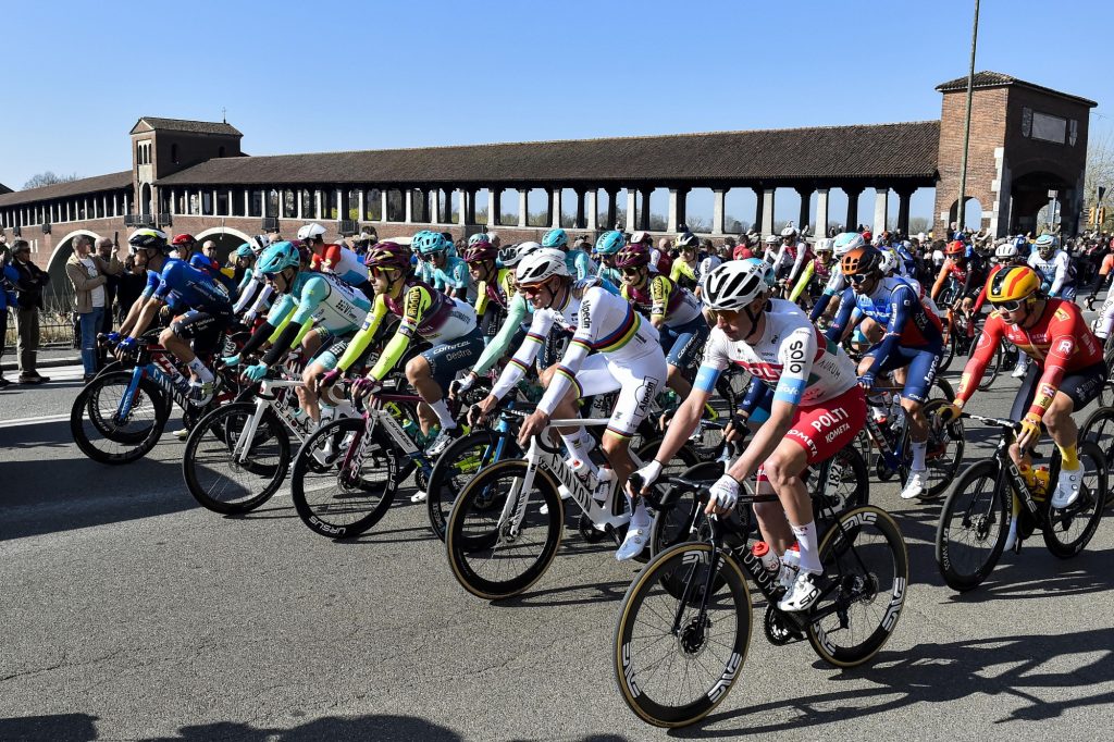 DIRECT : L&rsquo;&eacute;chapp&eacute;e du jour s&rsquo;est form&eacute;e sur Milan-Sanremo 2024
