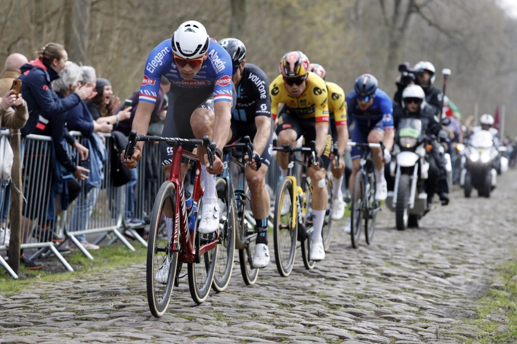 Toujours plus de pav&eacute;s sur le parcours de Paris-Roubaix 2024