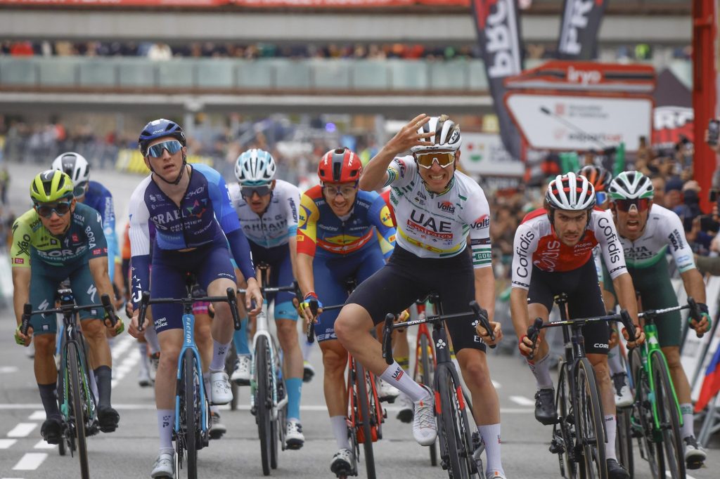 Tadej Pogacar s&rsquo;impose au sprint sur la 7e &eacute;tape du Tour de Catalogne 2024