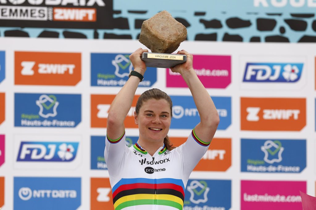 Lotte Kopecky : &laquo;&nbsp;Mon exp&eacute;rience sur la piste a peut-&ecirc;tre aid&eacute;&nbsp;&raquo;