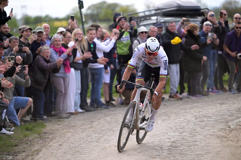 L&rsquo;exploit de Mathieu van der Poel sur Paris-Roubaix est-il in&eacute;dit ?