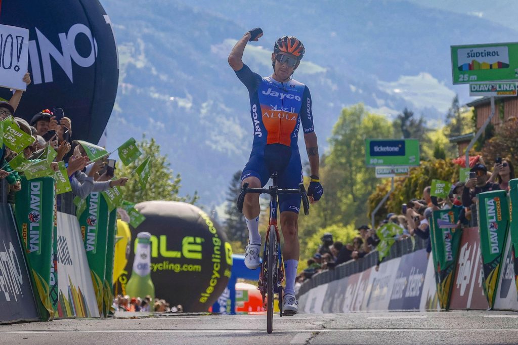 Alessandro De Marchi brille en &eacute;chapp&eacute;e sur la 2e &eacute;tape du Tour des Alpes 2024
