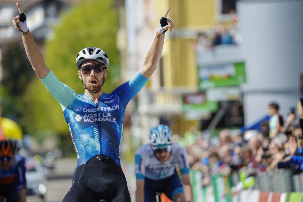 Aur&eacute;lien Paret-Peintre remporte la 5e &eacute;tape du Tour des Alpes 2024, Lopez sacr&eacute;