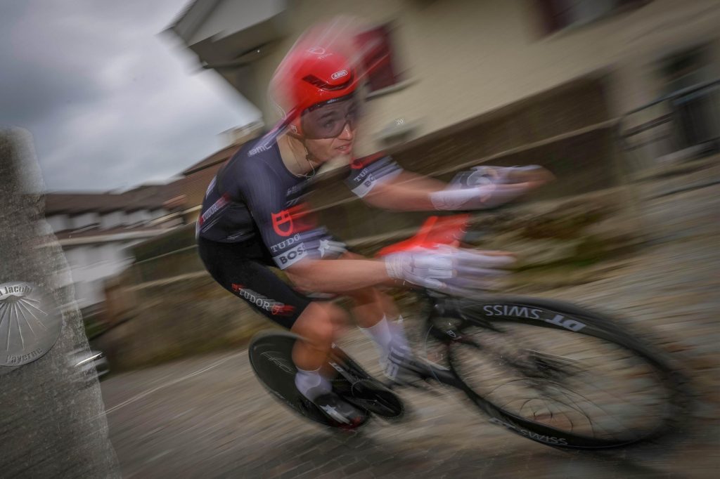 Maikel Zijlaard cr&eacute;e la surprise sur le prologue du Tour de Romandie 2024