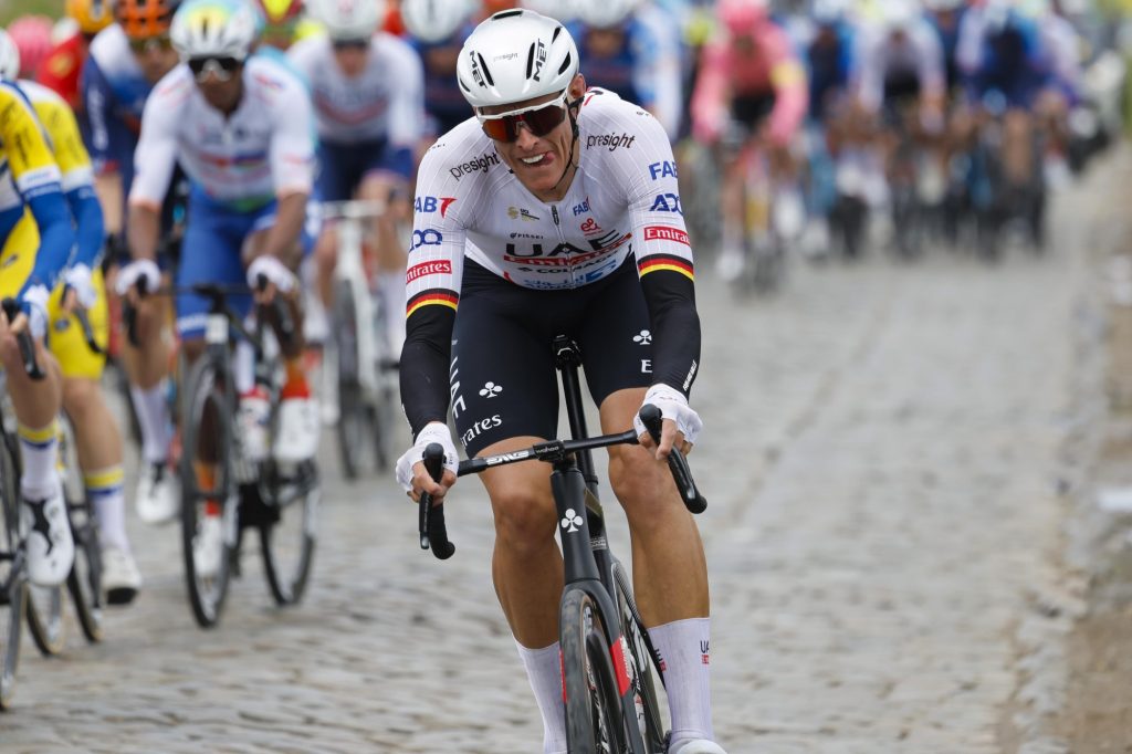 Nils Politt pr&ecirc;t &agrave; mener UAE Team Emirates sur Paris-Roubaix 2024