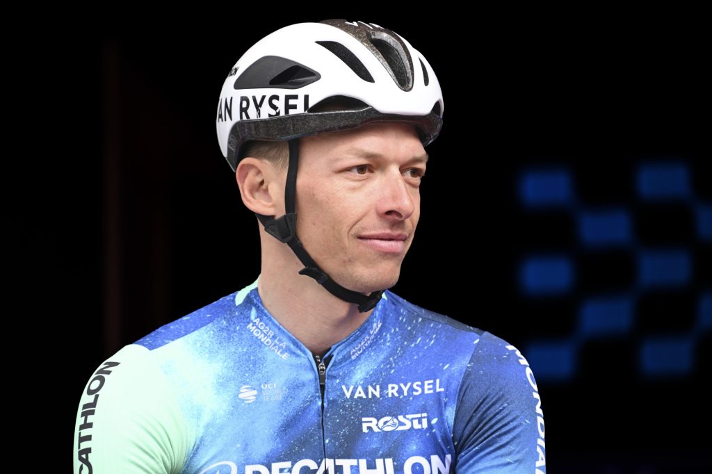 Oliver Naesen r&eacute;pond aux critiques de Mathieu van der Poel concernant la chicane
