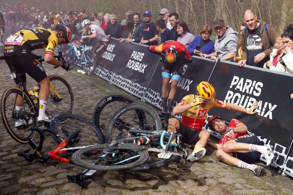 La chicane d&rsquo;Arenberg sur Paris-Roubaix divise le peloton