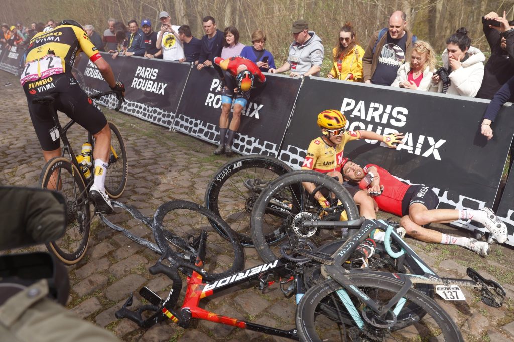 Une chicane avant la Trou&eacute;e d&rsquo;Arenberg sur Paris-Roubaix
