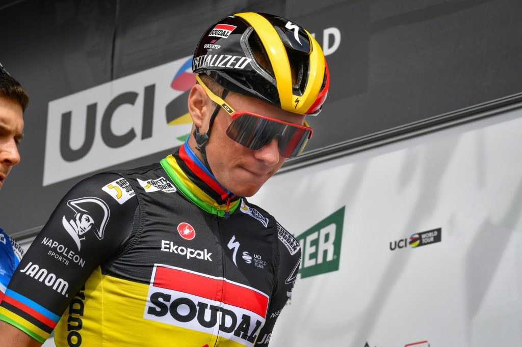 Remco Evenepoel se fracture la clavicule et l&rsquo;omoplate