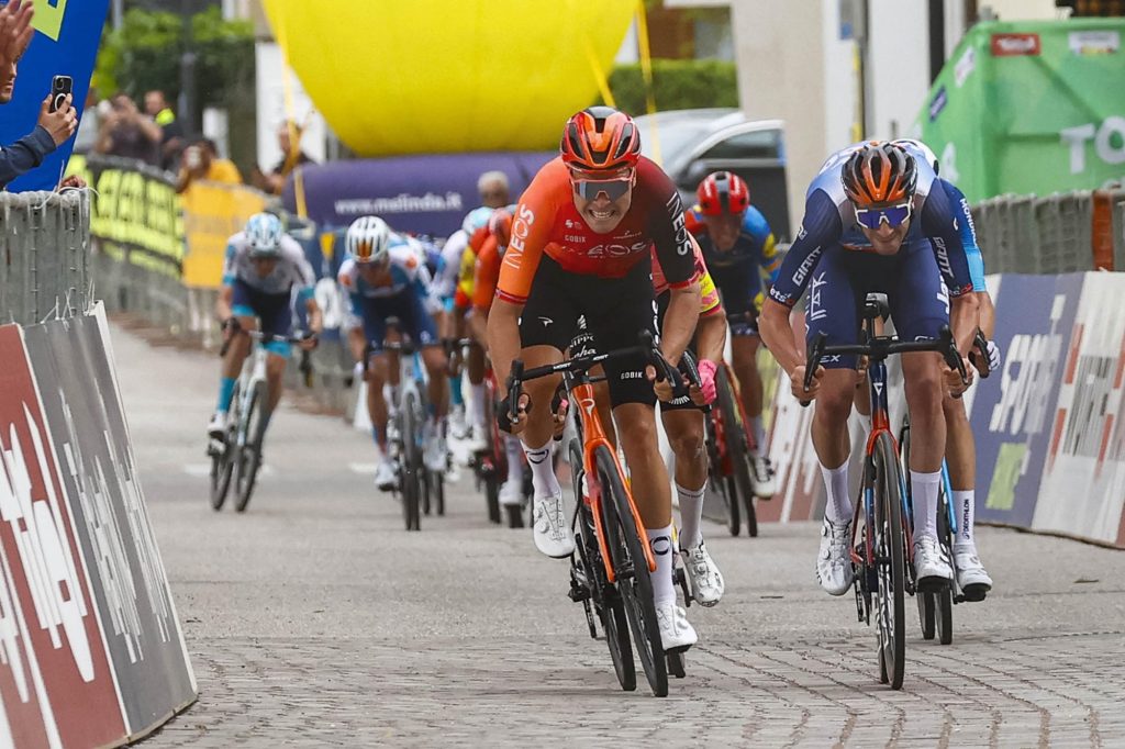Tobias Foss remporte la 1e &eacute;tape du Tour des Alpes 2024