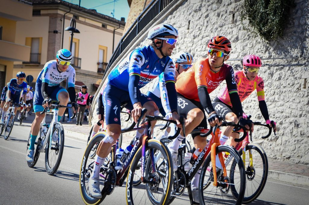 La 1e &eacute;tape du Tour de Romandie 2024 en d&eacute;tails : le profil, les favoris, diffusion TV