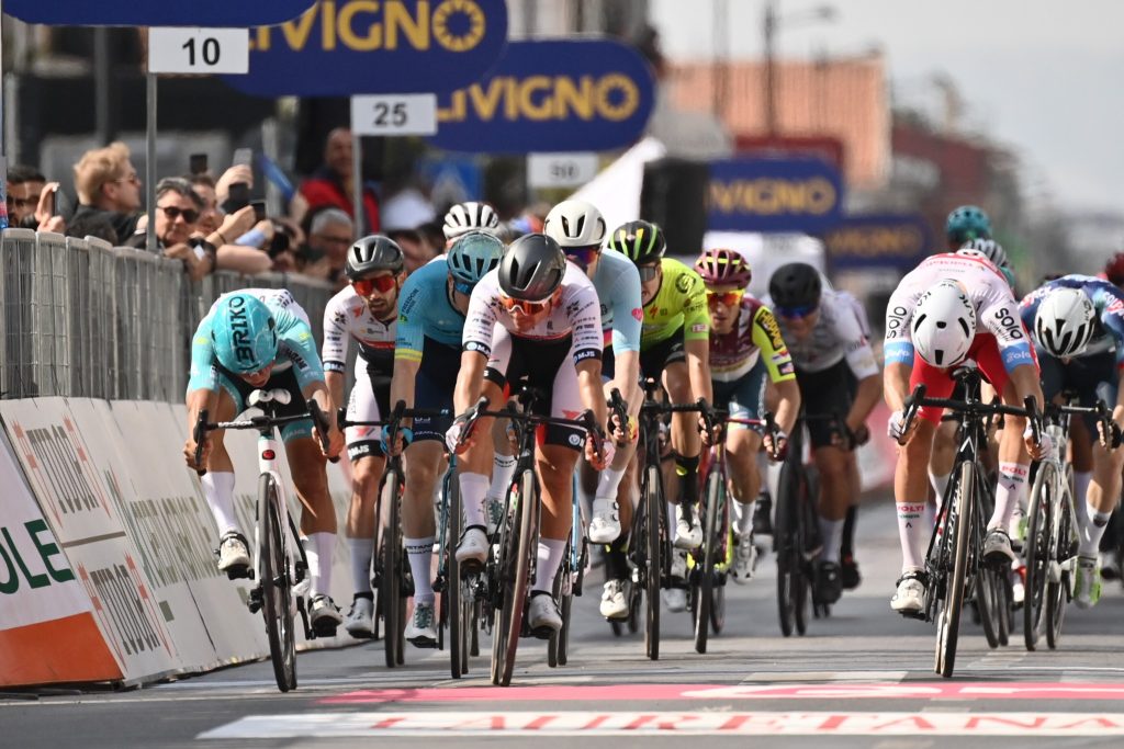 Enrico Zanoncello arrache la victoire sur la 1e &eacute;tape du Tour des Abruzzes 2024