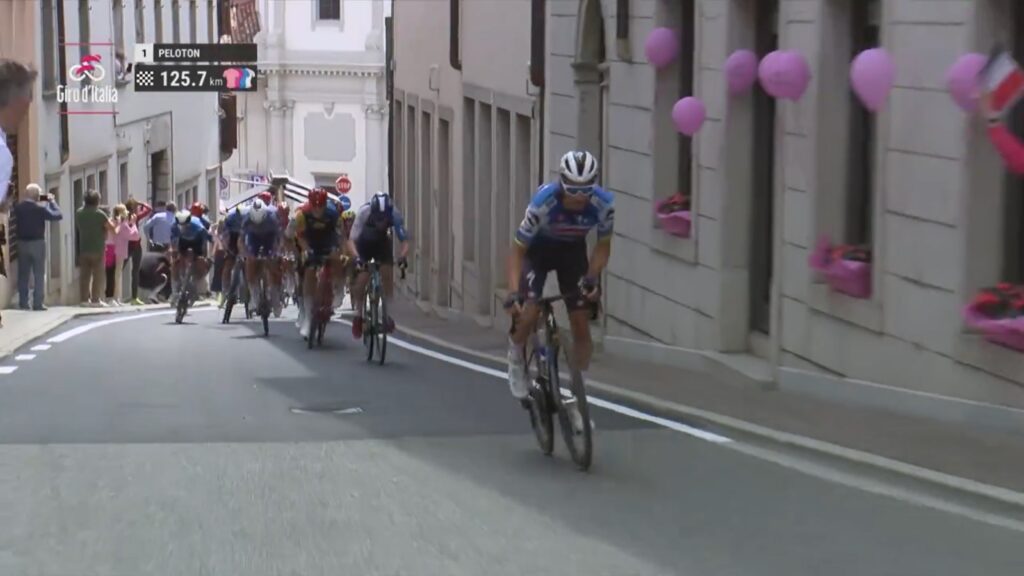 DIRECT : Une attaque tranchante de Julian Alaphilippe sur la 19e &eacute;tape du Giro 2024
