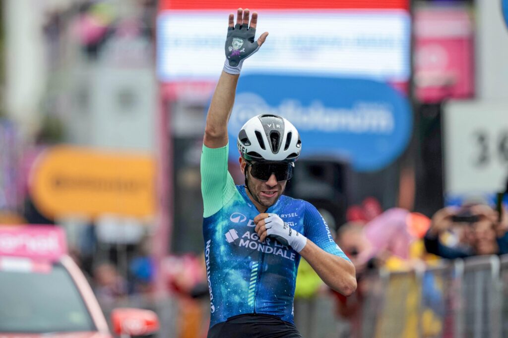 Andrea Vendrame triomphe sur la 19e &eacute;tape du Giro 2024
