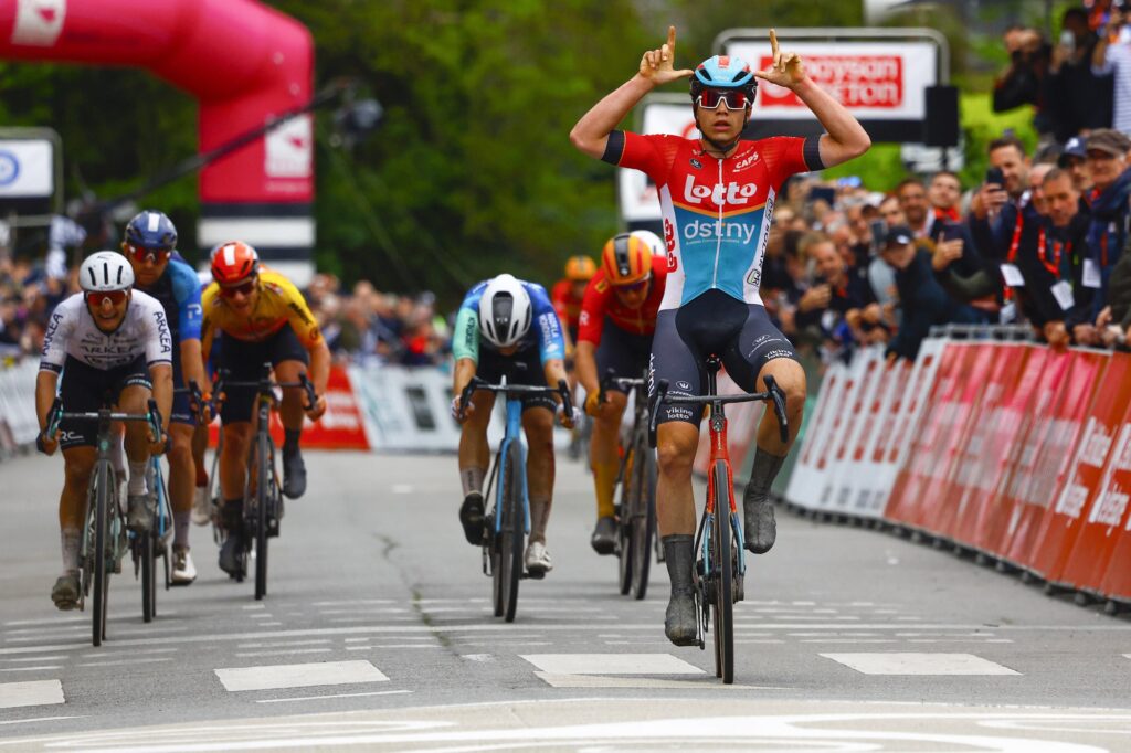 Arnaud De Lie remporte le Tro-Bro L&eacute;on 2024