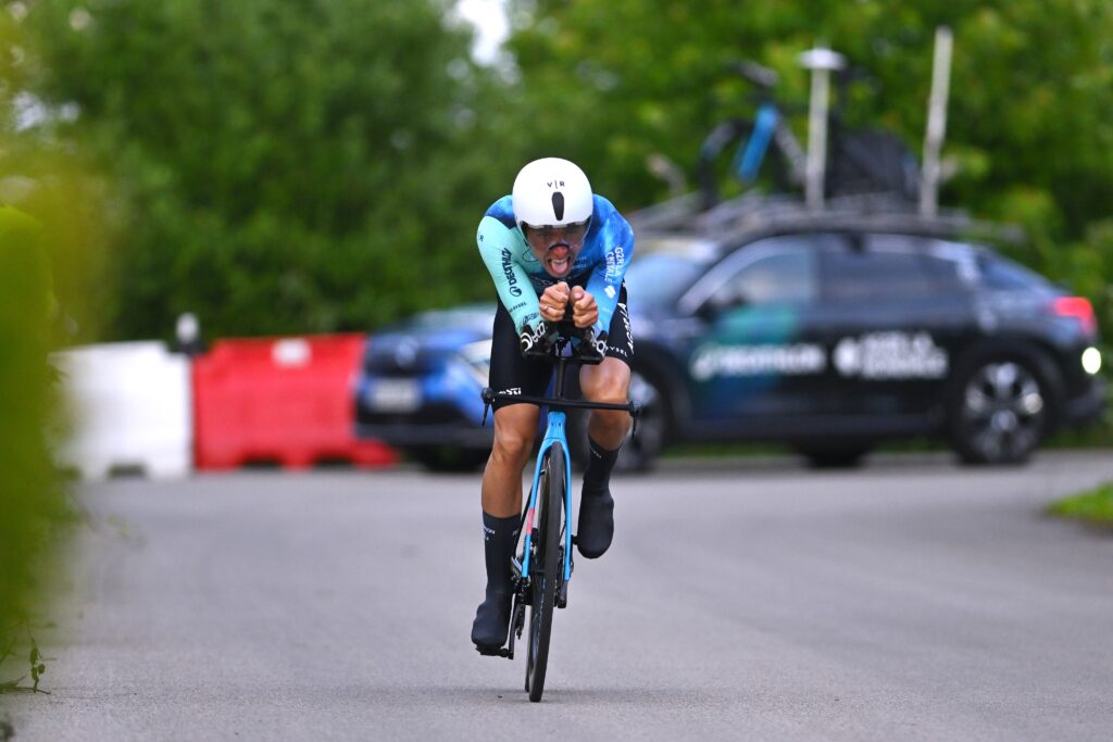Beno&icirc;t Cosnefroy arrache le prologue des Boucles de la Mayenne 2024