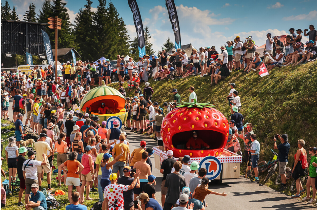 La caravane publicitaire du Tour de France : un spectacle &agrave; part enti&egrave;re