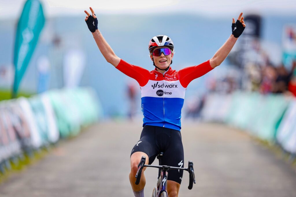 Demi Vollering brille sur la 2e &eacute;tape du Tour de Burgos Femmes 2024