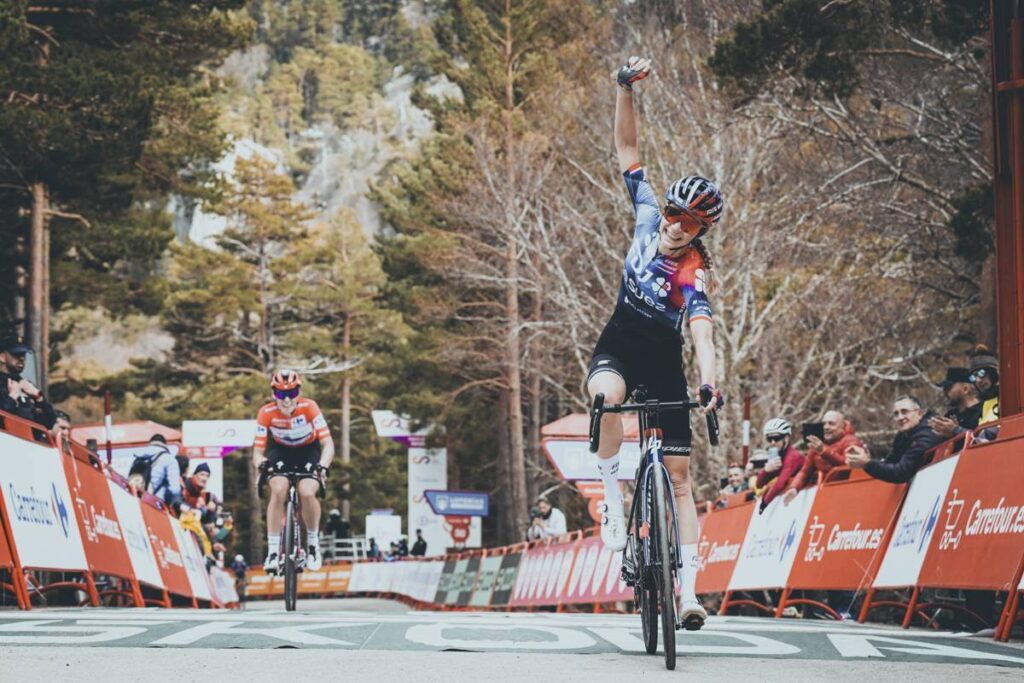 Evita Muzic devant Vollering sur la 6e &eacute;tape de La Vuelta Femenina 2024