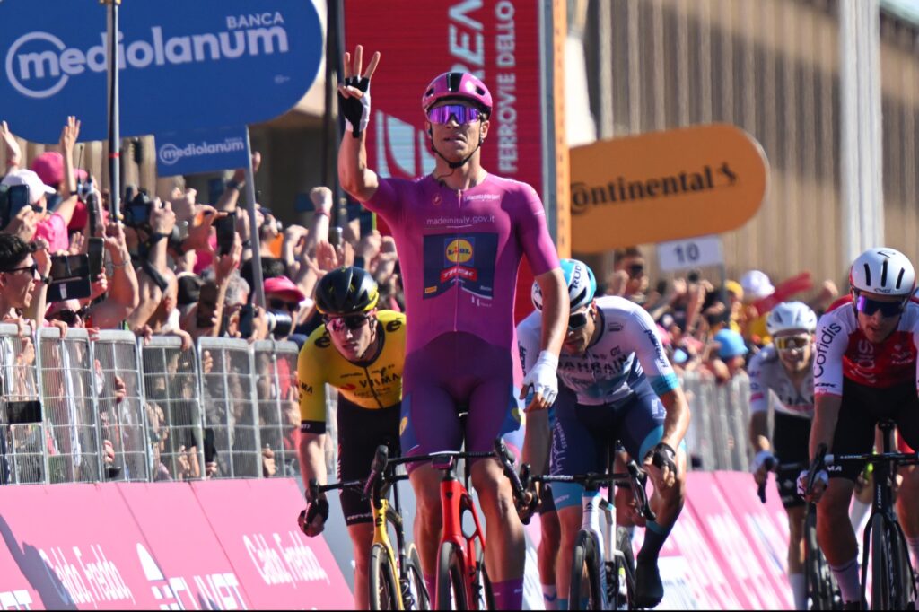 L&rsquo;intraitable Jonathan Milan s&rsquo;adjuge la 13e &eacute;tape du Giro 2024