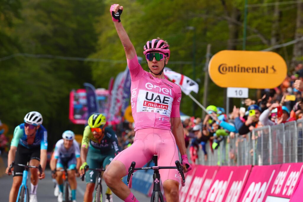 Tadej Pogacar triple la mise sur la 8e &eacute;tape du Giro 2024