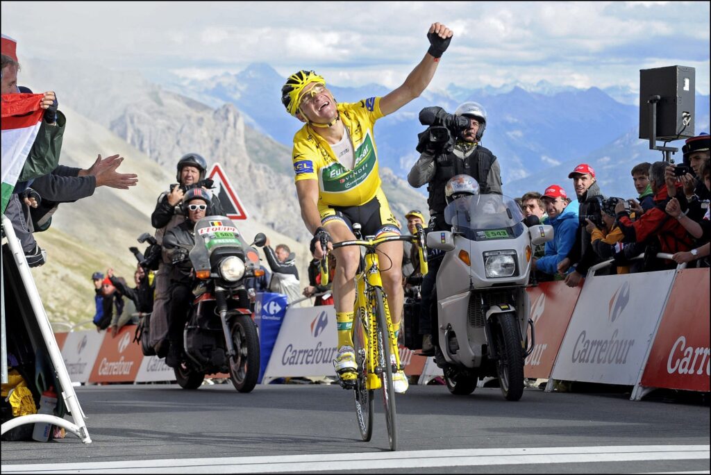 Col du Galibier : Thomas Voeckler r&eacute;siste &agrave; Andy Schleck sur le Tour de France 2011