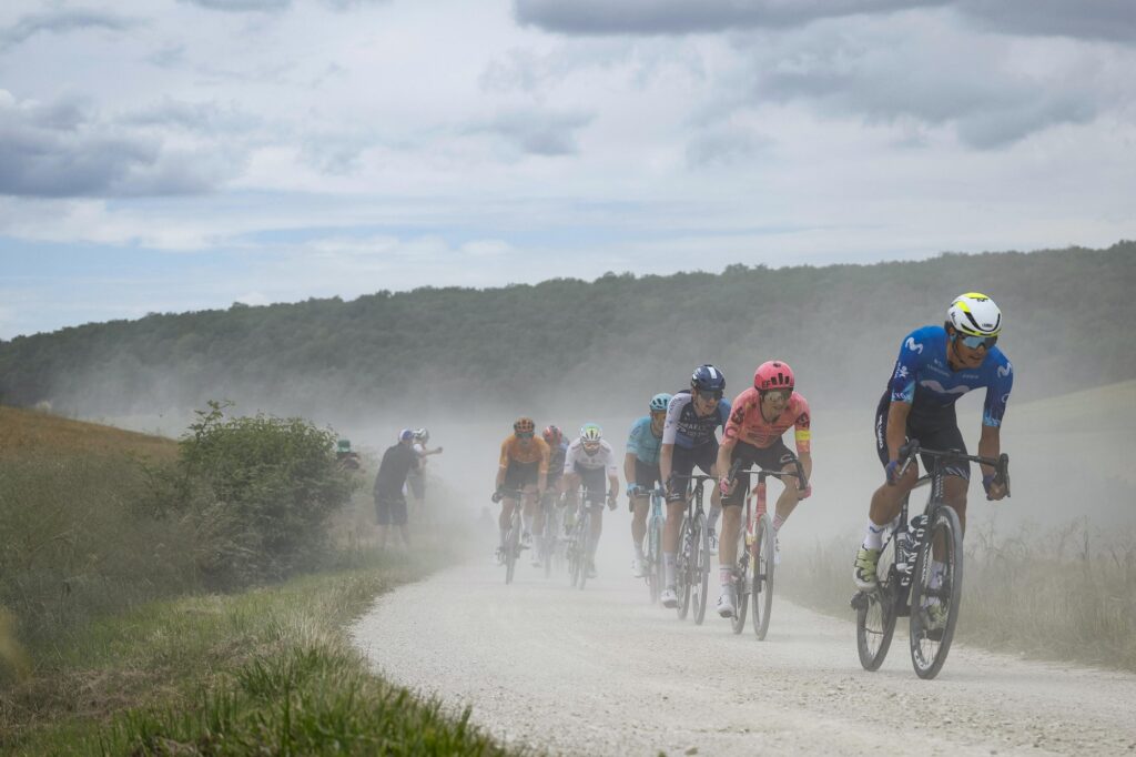 DIRECT : le premier chemin blanc dessine l&rsquo;&eacute;chapp&eacute;e sur la 9e &eacute;tape du Tour de France 2024