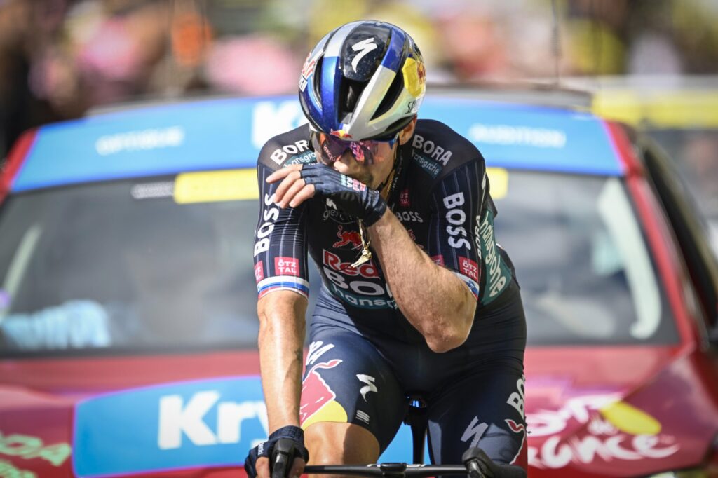Primoz Roglic chute et perd du temps sur la 12e &eacute;tape du Tour de France 2024