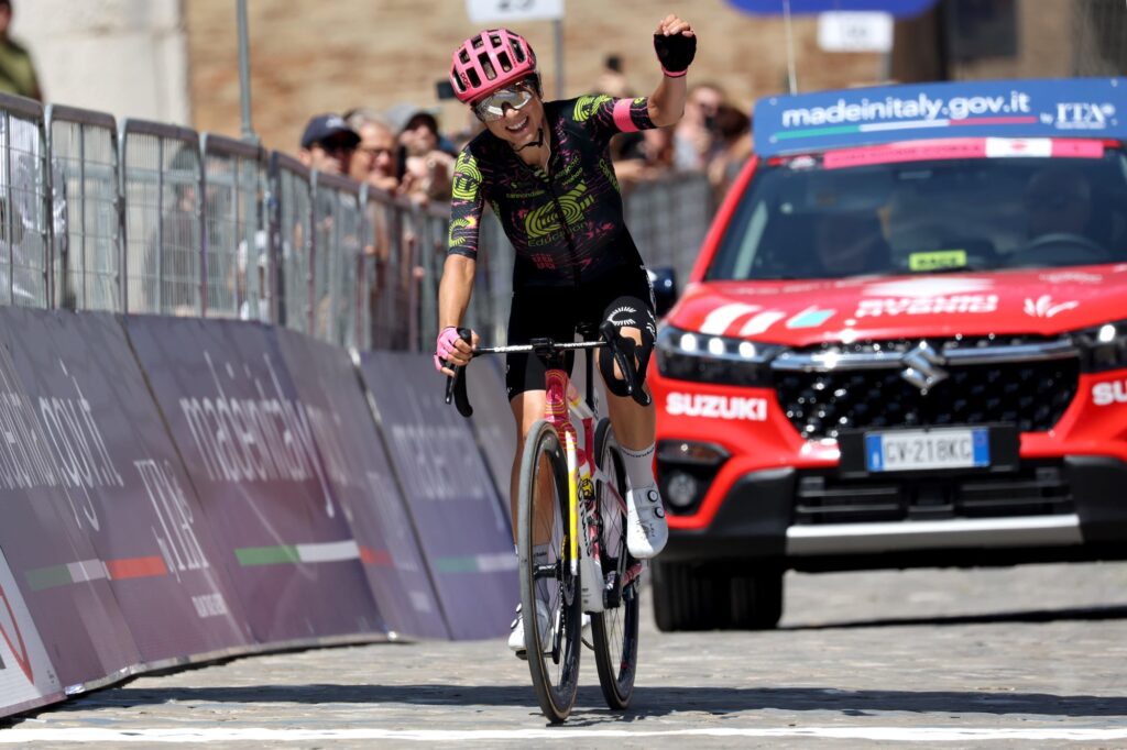 Clara Emond en solitaire sur la 4e &eacute;tape du Giro d&rsquo;Italia Women 2024