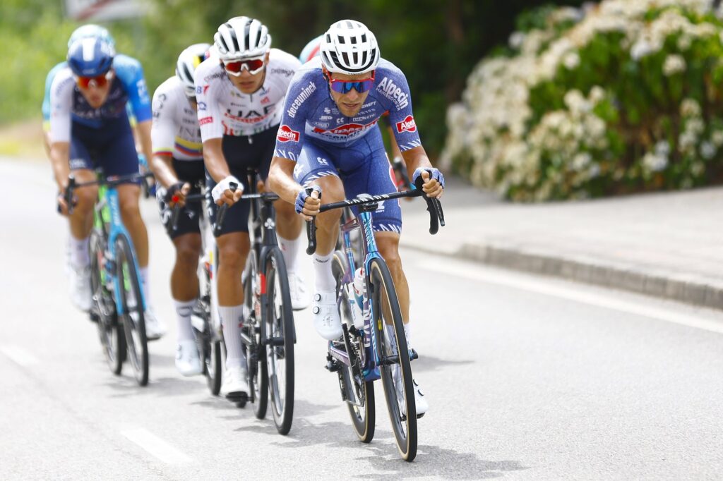DIRECT : 6 coureurs &eacute;chapp&eacute;s sur la 14e &eacute;tape de La Vuelta 2024