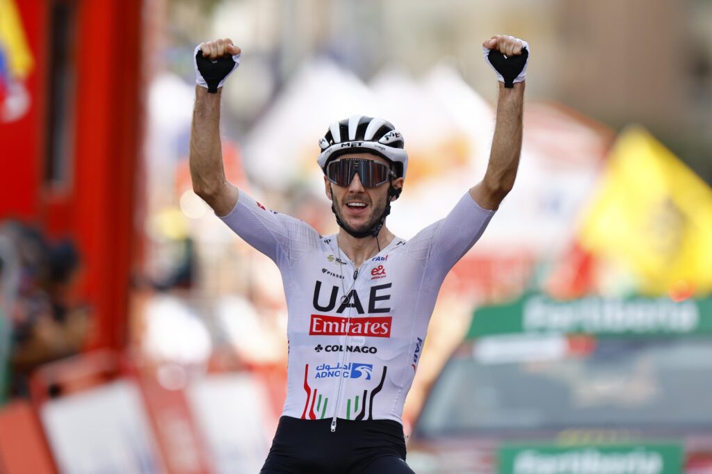 Le num&eacute;ro en solitaire d&rsquo;Adam Yates sur la 9e &eacute;tape de La Vuelta 2024