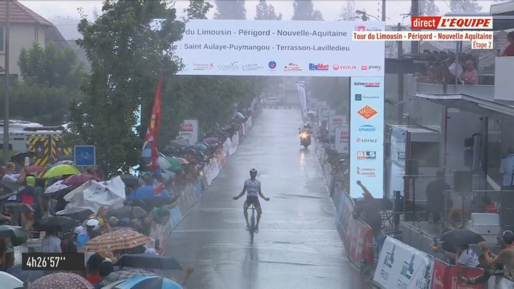 Alex Baudin en solitaire sur la 2e &eacute;tape du Tour du Limousin 2024