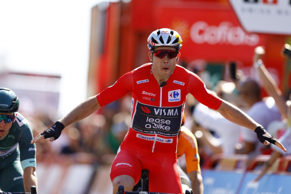 Wout van Aert, en rouge, remporte la 3e &eacute;tape de La Vuelta 2024
