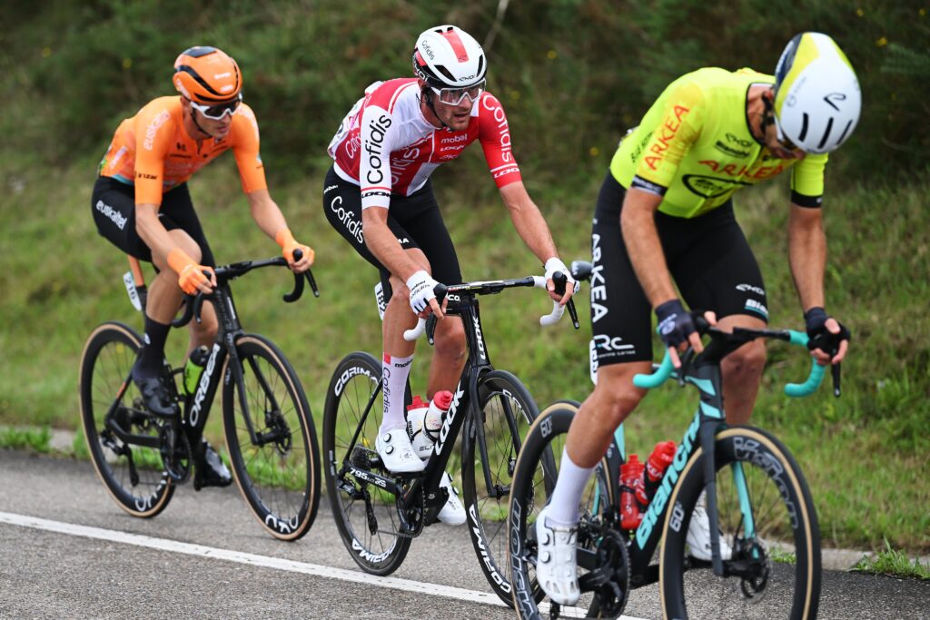 DIRECT : 4 coureurs &eacute;chapp&eacute;s sur la 17e &eacute;tape de La Vuelta 2024